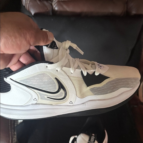 Nike Black and White Athletic Sneakers - Picture 4 of 8